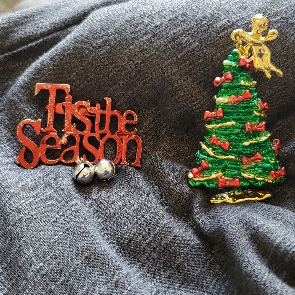 Christmas pin set
